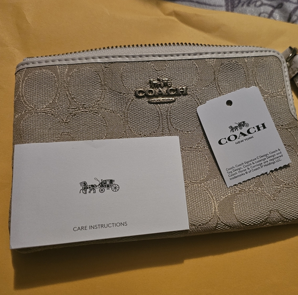 Coach - Brand New with tags wallet with strap - Picture 7 of 7